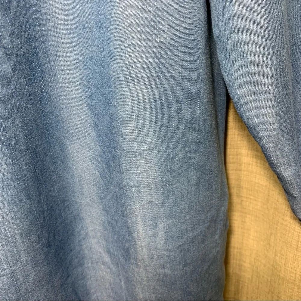 Lolé Blue Chambray Denim Shirt Sz L Relaxed Fit Flwy Lyocell Long sleeve Blouse - Picture 8 of 14